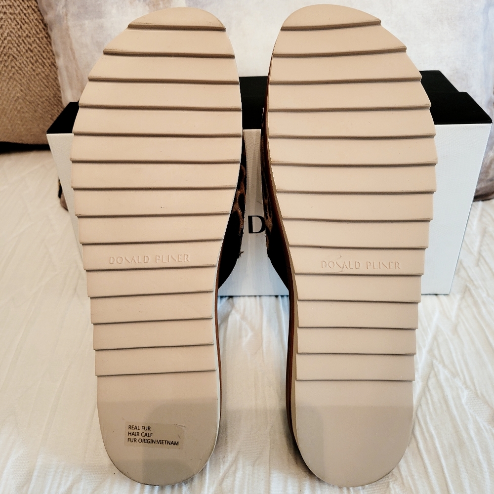 NIB Donald Pliner (Lylaa) Leopard haircalf Sandal - Picture 4 of 7